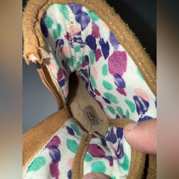 Ugg girl boots size 9 - Picture 9 of 10